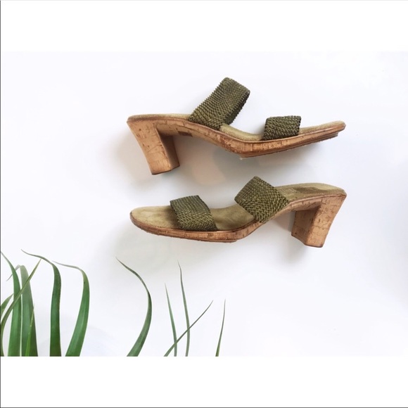 Mootsies Tootsies Shoes - ☘[3/$25] Army green knitted cork 70s strap sandals